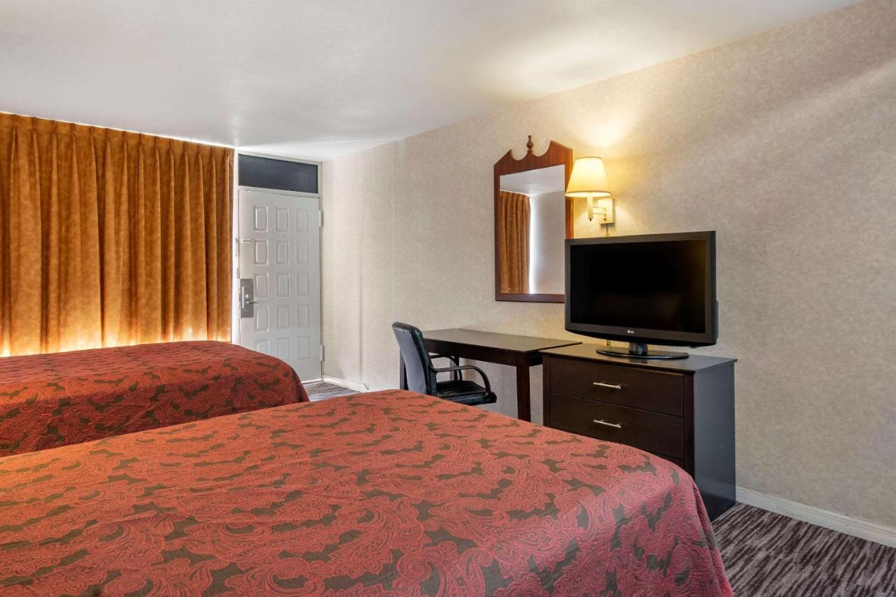 Rodeway Inn Clearwater-Largo Экстерьер фото